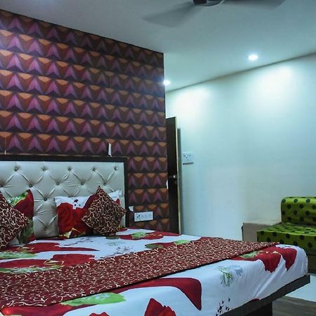 Hotel Dilip Indore Zewnętrze zdjęcie