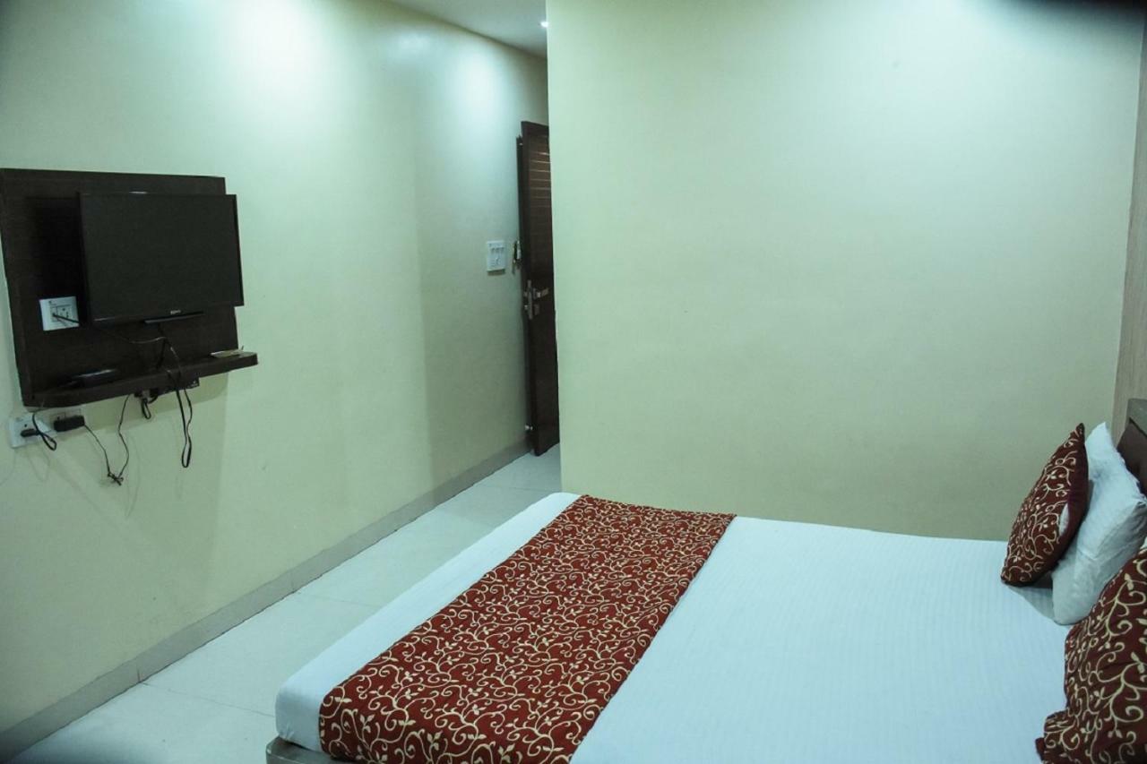 Hotel Dilip Indore Zewnętrze zdjęcie