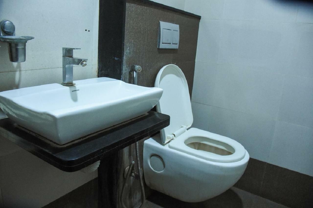 Hotel Dilip Indore Zewnętrze zdjęcie