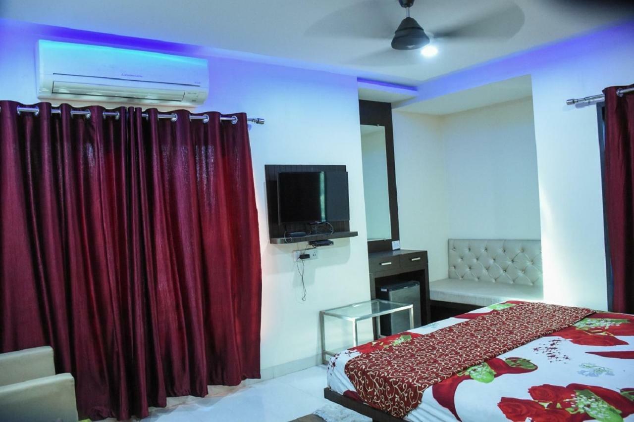 Hotel Dilip Indore Zewnętrze zdjęcie