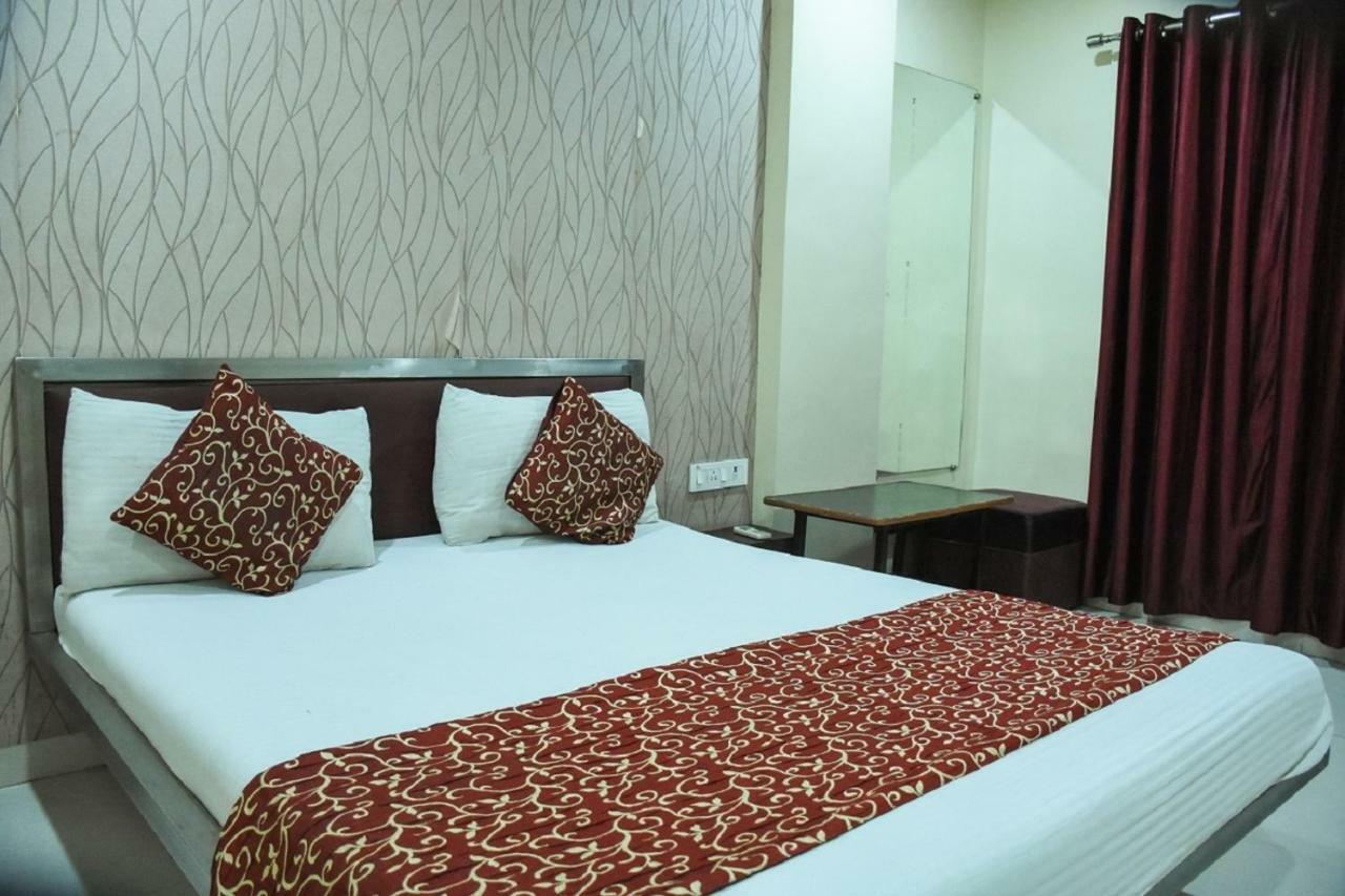 Hotel Dilip Indore Zewnętrze zdjęcie